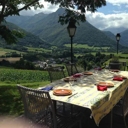 فيلة Face A La Chaine Pyreneenne Arthez-d'Asson