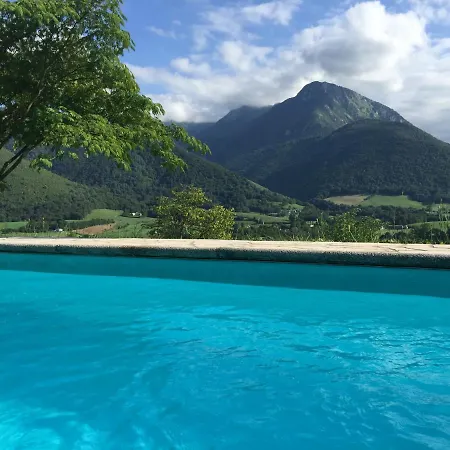 فيلة Face A La Chaine Pyreneenne Arthez-d'Asson